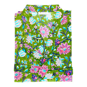 Kimono vert en coton, au style bohème, fluide et agréable à porter.